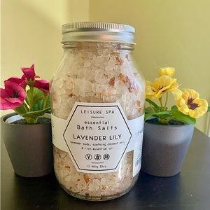 Lavender & Lilly Bath salt w/ coconut 🥥 💜🛀🧂